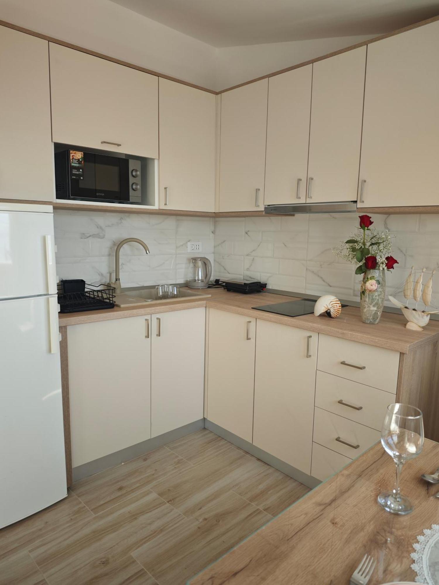 Apartment Topic Baška Voda Buitenkant foto
